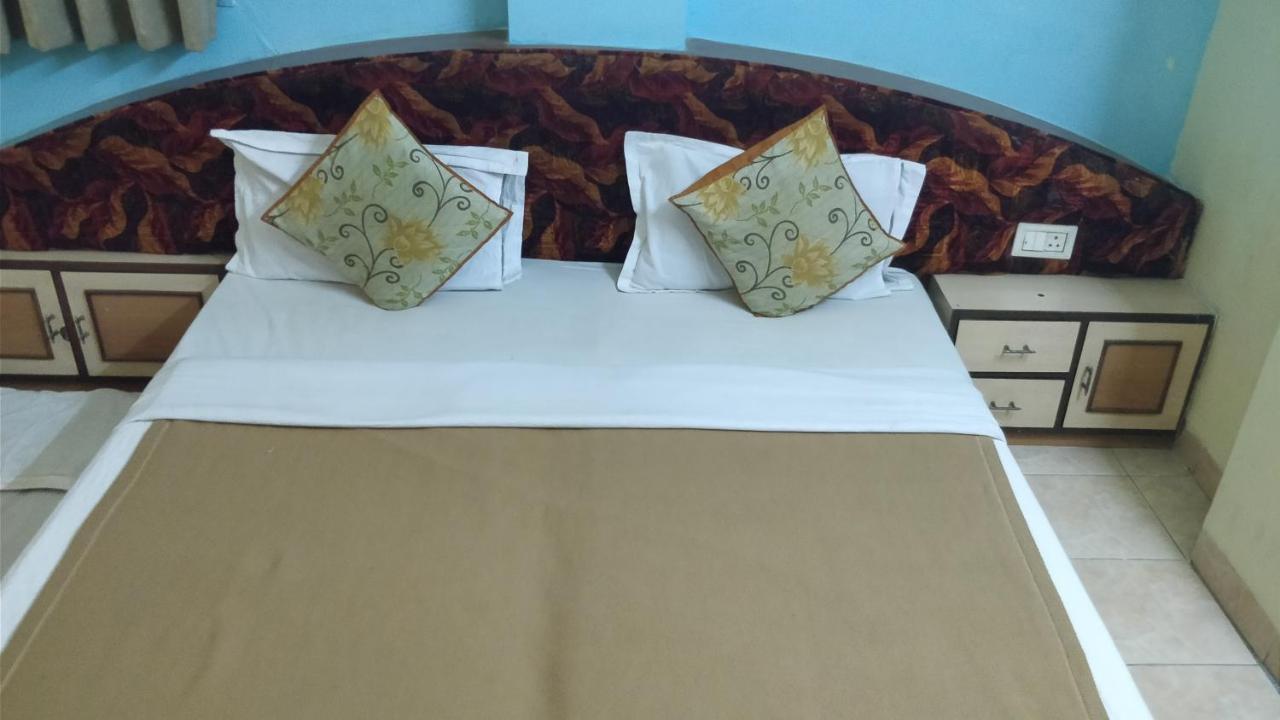 Hotel Damjis アーメダバード エクステリア 写真